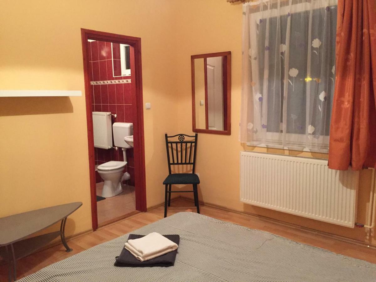 Gyöngy Panzió Velence Exterior foto